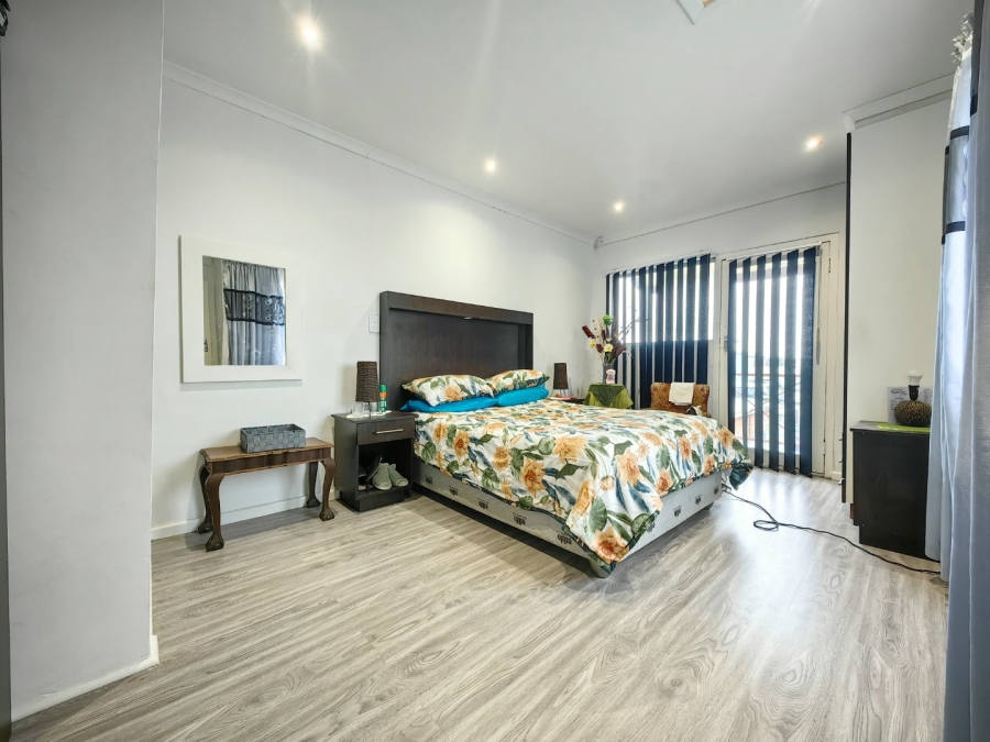 4 Bedroom Property for Sale in Lavender Hill Western Cape